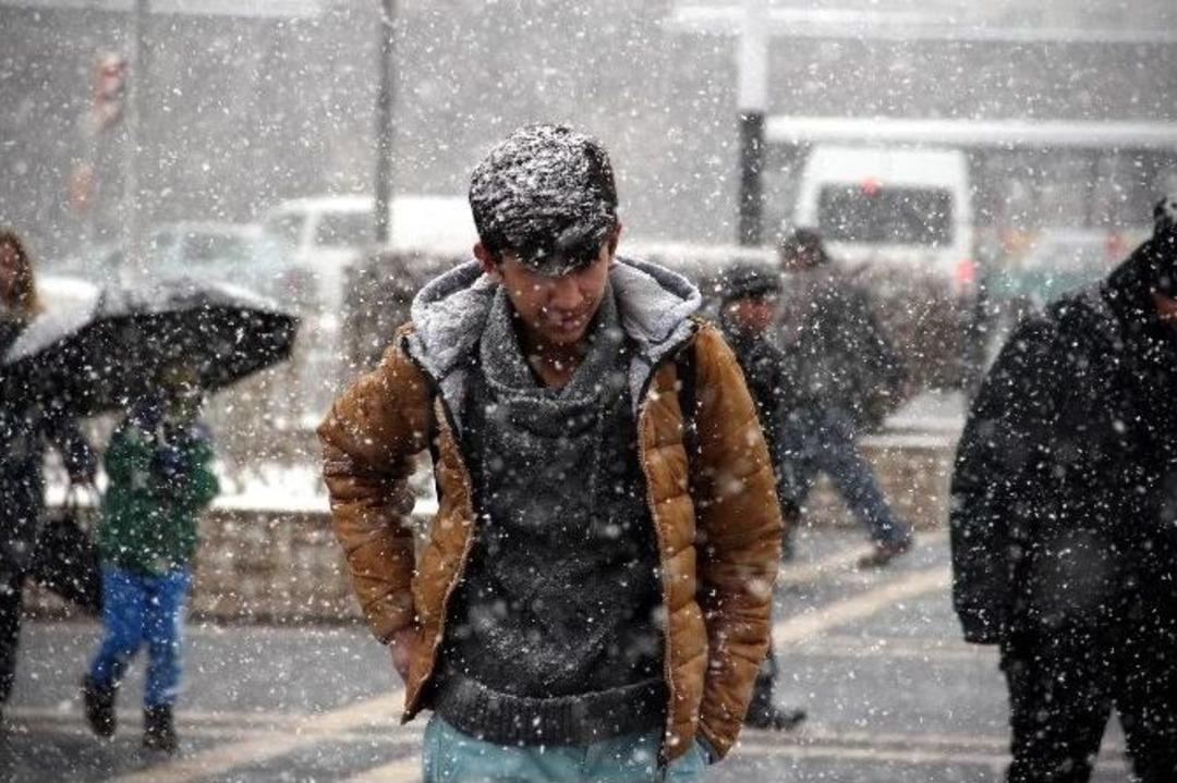 Yoğun Kar Yağışı Kayseri&rsquo;de Etkili Oldu