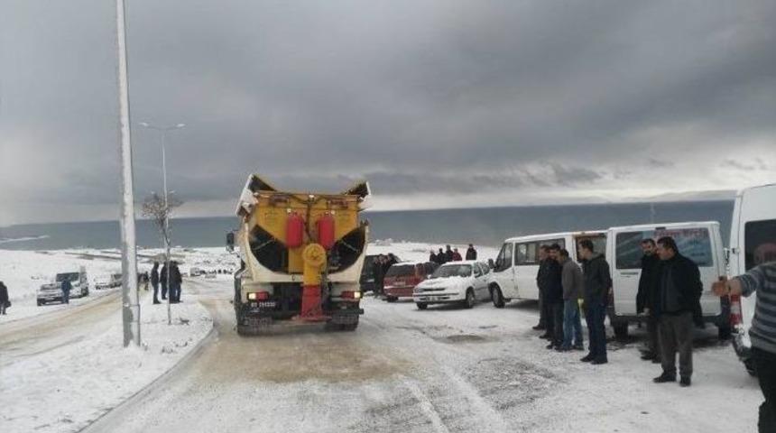 Erciş&rsquo;te Karla M&uuml;cadele &Ccedil;alışması