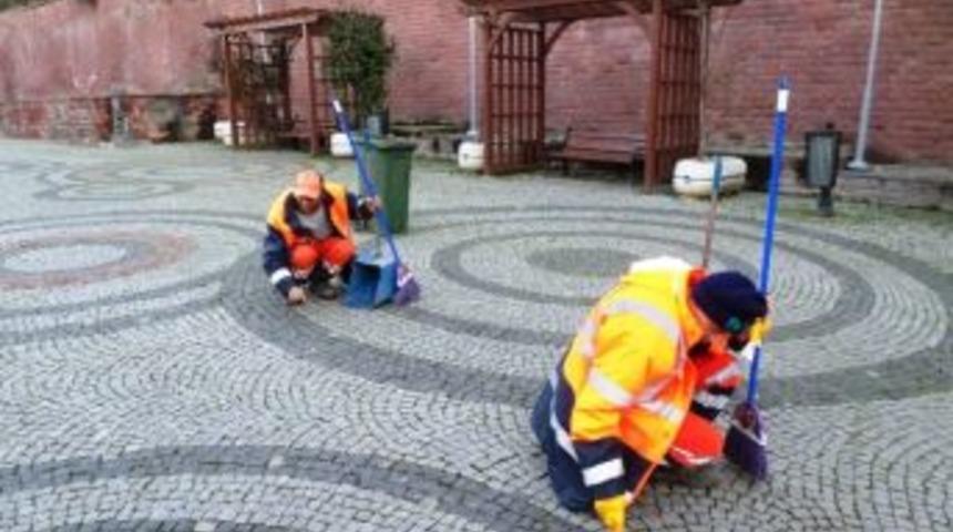 Belediyeden &ldquo;sigara İzmaritlerini Yerlere Atmayın&rdquo; Uyarısı