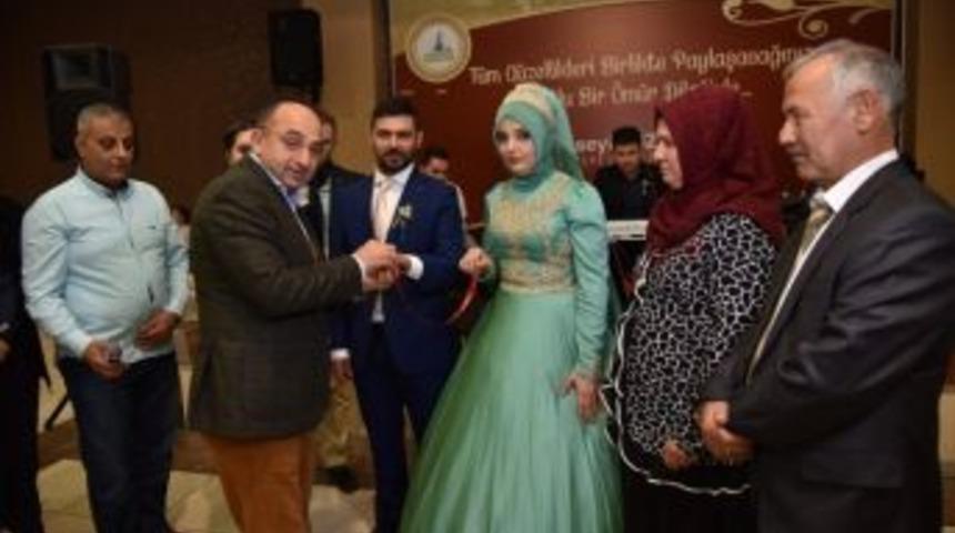 Başkan &Uuml;z&uuml;lmez Cemiyetlere Katıldı