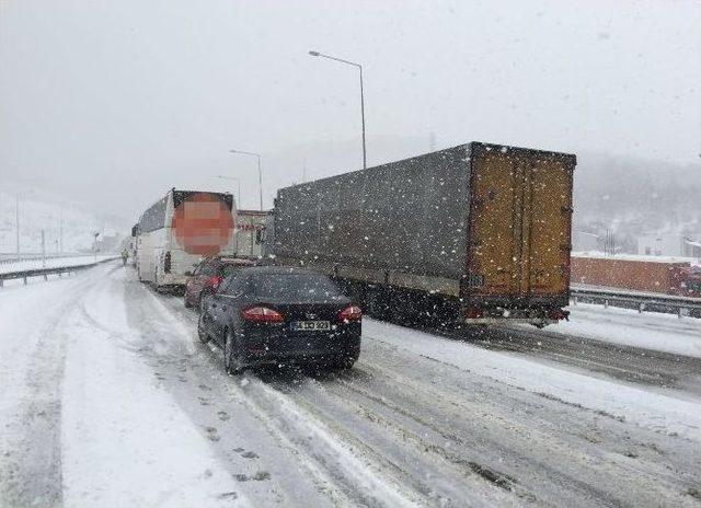 Kayan Tır, Bolu Tünellerini Trafiğe Kapattı