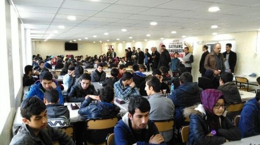 İmam Hatipliler Arası Satran&ccedil; Turnuvası D&uuml;zenlendi