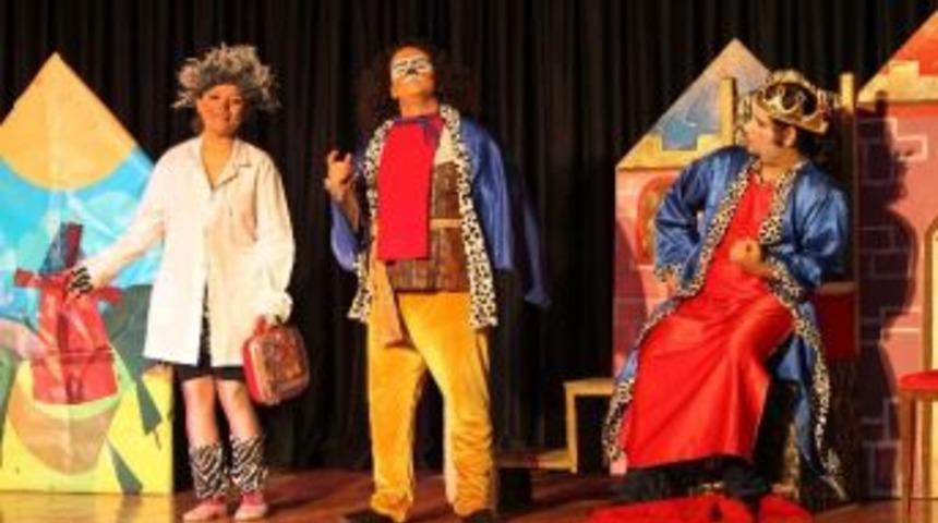 800 &Ccedil;ocuk Yılmaz G&uuml;ney&rsquo;de &Ccedil;izmeli Kediyle Tanıştı