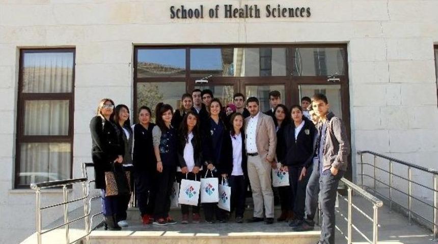 Üniversite Adayları Üniversite Ortamını Yakından İnceledi