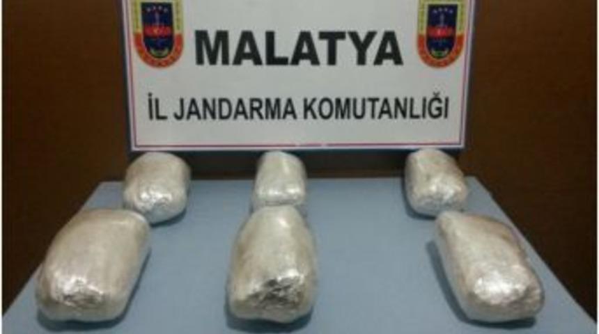 Malatya&rsquo;da Ka&ccedil;ak Sigara Ve Esrar Ele Ge&ccedil;irildi