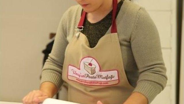 Kadınlara Uzmanından Pasta Yapım Dersi