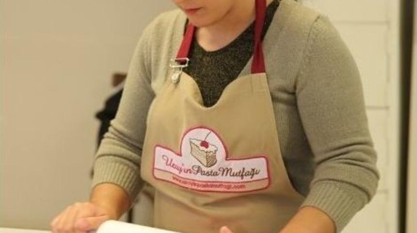 Kadınlara Uzmanından Pasta Yapım Dersi