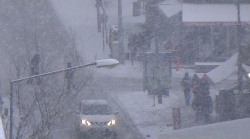 Kars&rsquo;ta Kar Yolları Kapadı