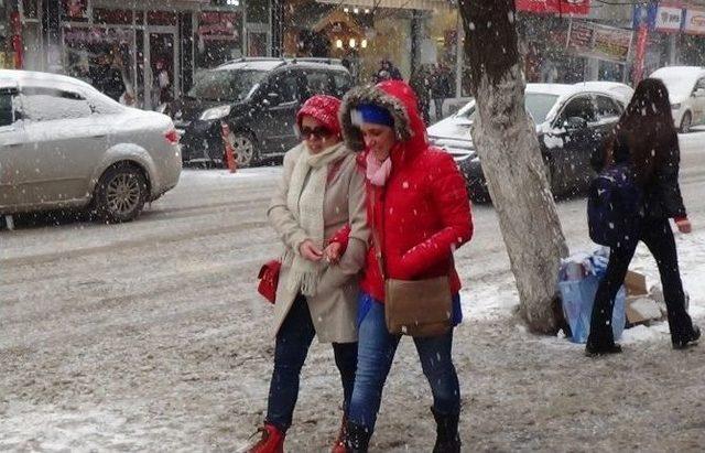 Kars&rsquo;ta Kar Yolları Kapadı 1