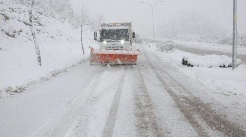 D&uuml;zce Belediyesi Kar &Ccedil;alışmalarında Hız Kesmiyor