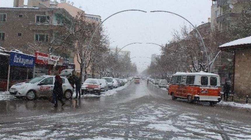 Karaman&rsquo;da Kar Yağışı