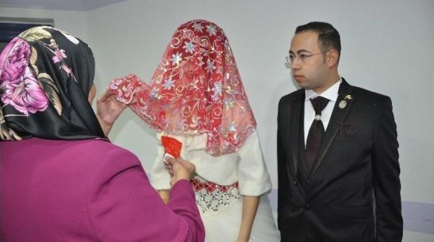 Sandıklı&rsquo;da Unutulmaya Y&uuml;z Tutmuş Geleneklerden &ldquo;gelin Şekeri&rsquo;