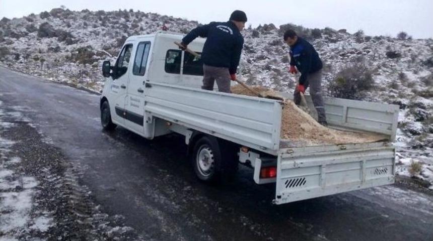 Yunusemre&rsquo;de Kar Mesaisi S&uuml;r&uuml;yor