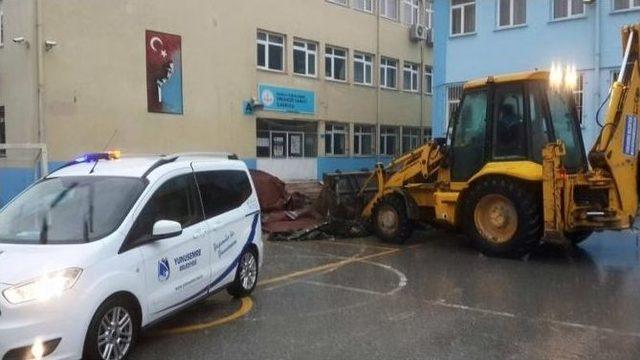 Yunusemre’de Kar Mesaisi Sürüyor