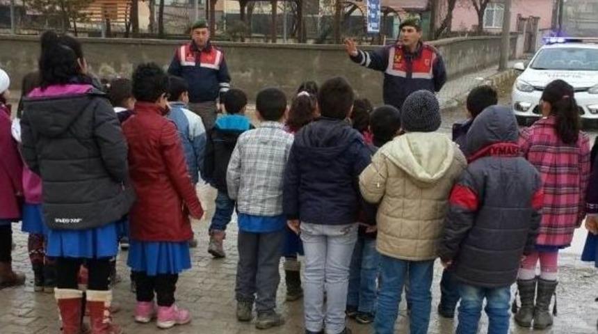 Kulu&rsquo;da Jandarmadan &Ouml;ğrencilere Trafik Eğitimi