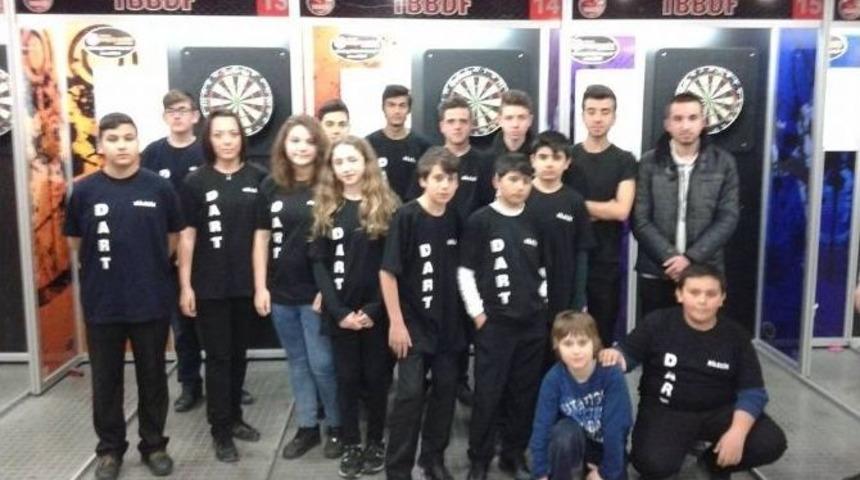 Boz&uuml;y&uuml;kl&uuml; Dart&ccedil;ılar Yine Madalya İle D&ouml;nd&uuml;