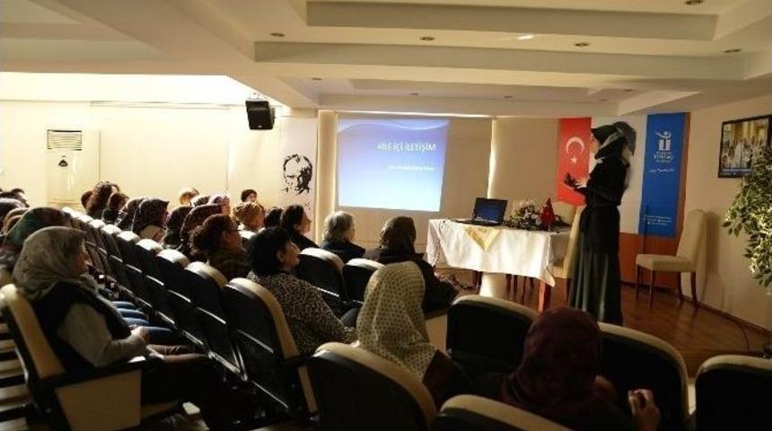 Kadınlara Aile İ&ccedil;i İletişim Anlatıldı