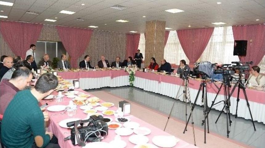 Vali Altıparmak: &ldquo;erzurum&rsquo;da Karamsar Değil, Pozitif Bir Algı Oluşturuldu&rdquo;