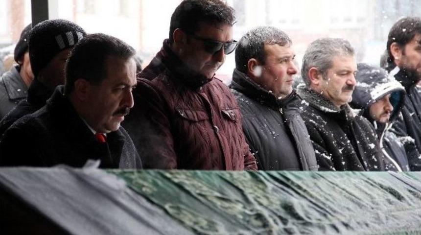 Karbonmonoksit Gazından Zehirlenerek Hayatını Kaybeden Aile Son Yolculuğuna Uğurlandı