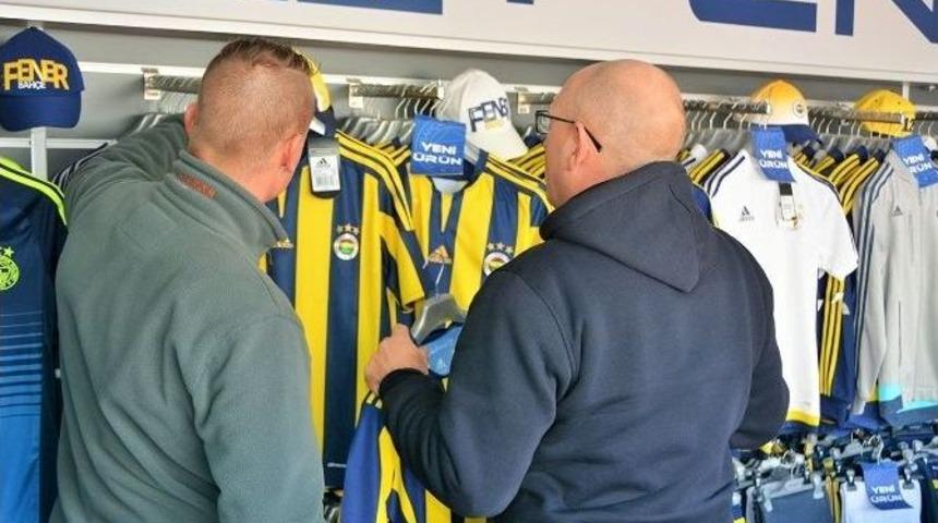 Fenerbah&ccedil;e Tır&rsquo;ına Aliağa&rsquo;da B&uuml;y&uuml;k İlgi