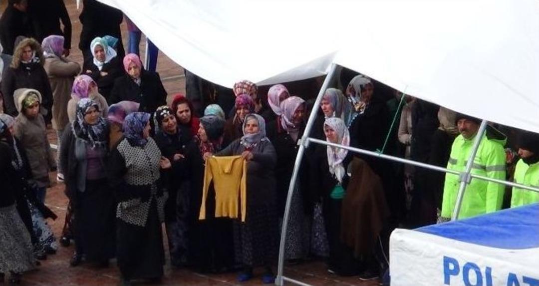 Roketli Saldırıda Hayatını Kaybeden Ayşeg&uuml;l Polat Toprağa Verildi