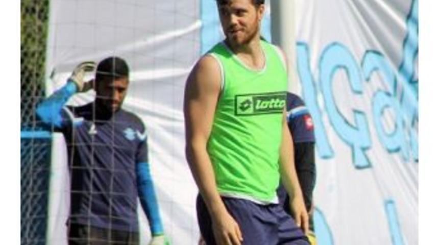 Adana Demirspor&rsquo;da Aykut Akg&uuml;n S&uuml;resiz Kadro Dışı Bırakıldı