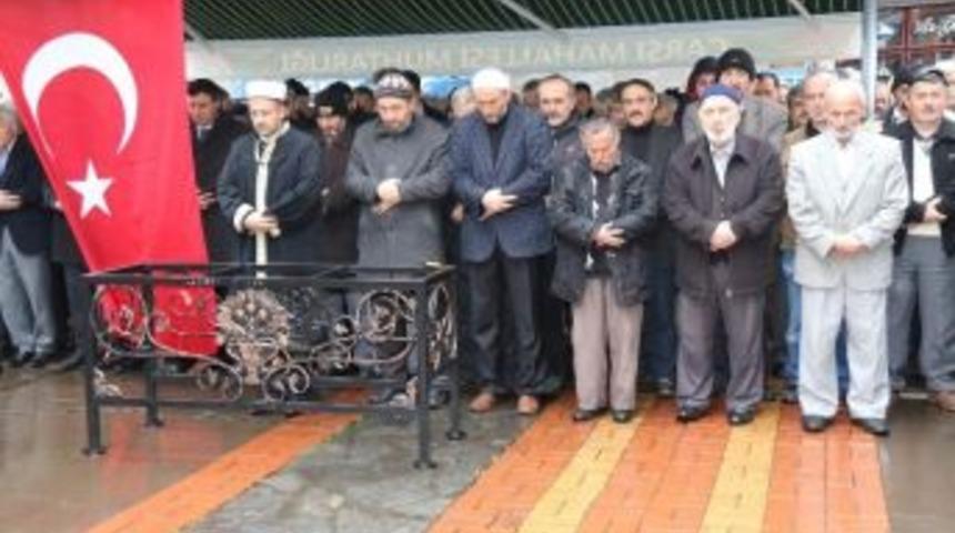 Şehit Polis Mahmut Bilgin İ&ccedil;in Baba Ocağında Gıyabi Cenaze Namazı Kılındı