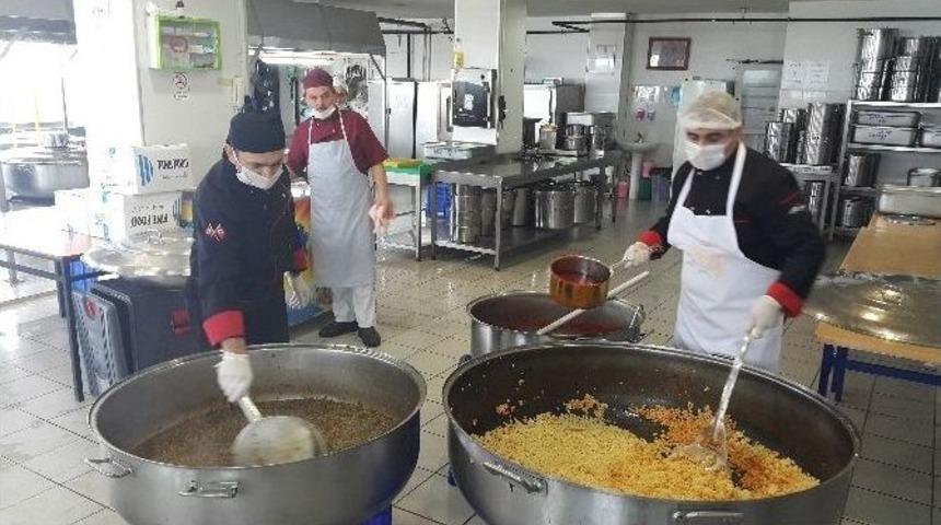 &Ouml;ğrenciler İ&ccedil;in Yapılan Yemekler İhtiya&ccedil; Sahiplerine Dağıtıldı