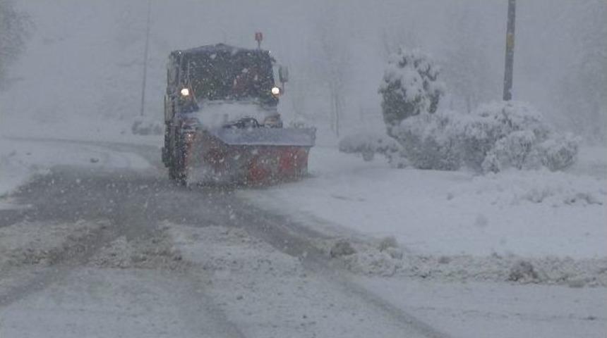 D&uuml;zce Beyaz Gelinliğini Giydi
