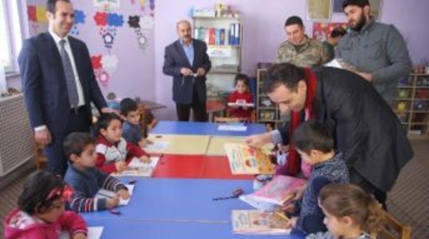 Diyadin&rsquo;de Anaokulu &Ouml;ğrencilerine Boyama Seti