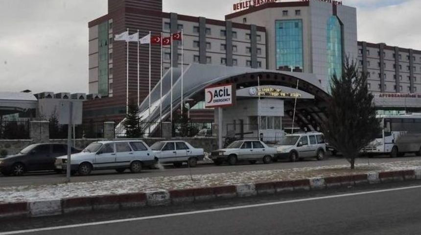 Hastane Önünün Otoparka Dönmesine Vatandaş İsyan Etti