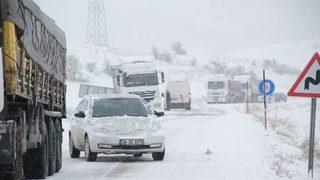 Tokat’ta Kar Yağışı Ulaşımda Aksamalara Neden Oldu