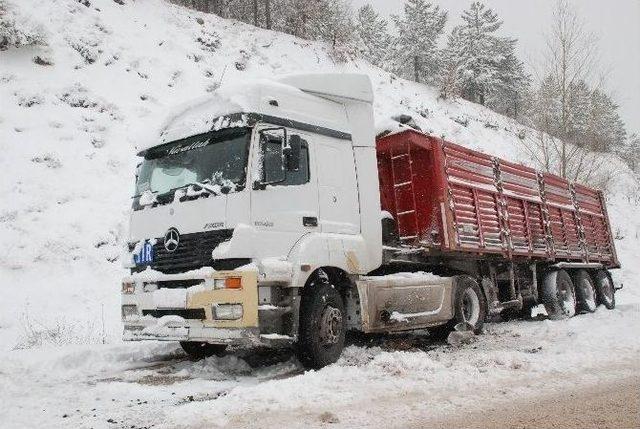 Tokat’ta Kar Yağışı Ulaşımda Aksamalara Neden Oldu