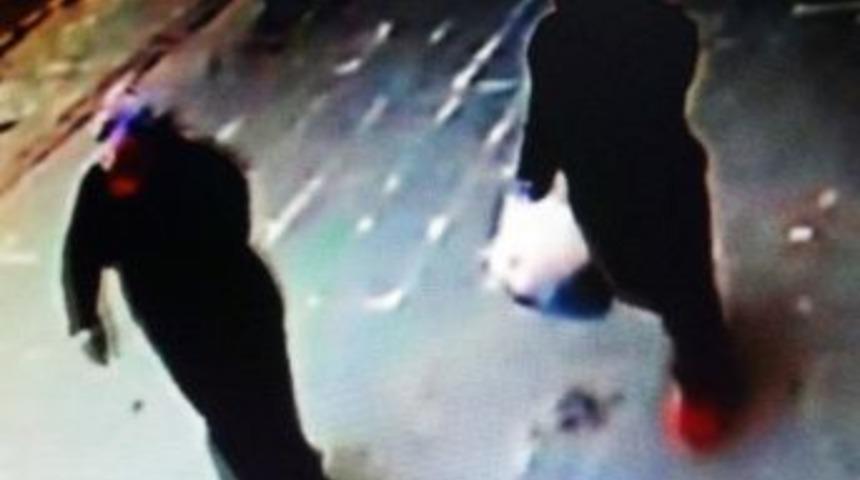 Kadın Hırsızlar G&uuml;venlik Kamerasına Yakalandı