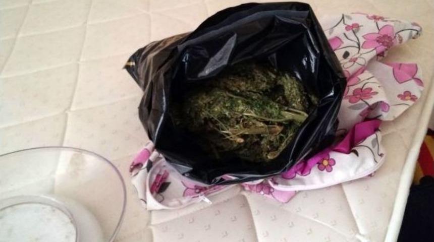 Yastık Kılıfından Esrar &Ccedil;ıktı