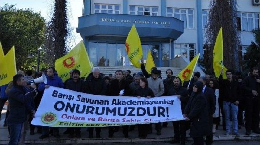 Antalya Eğitim Sen&rsquo;den Akademisyenlere Detsek Eylemi
