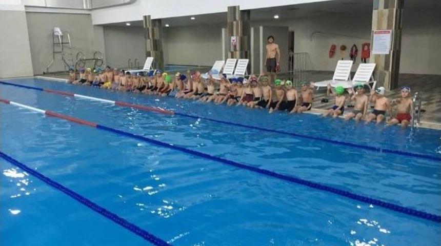 Tınaztepe Sosyal Ve Spor Tesisleri Y&uuml;zme Havuzu 7 G&uuml;n Hizmet Veriyor