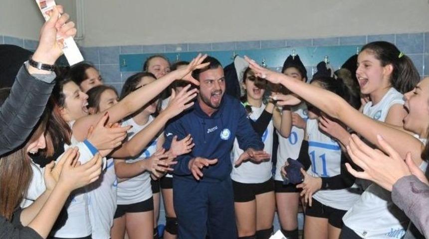 Nil&uuml;fer Belediyespor&rsquo;un K&uuml;&ccedil;&uuml;kleri Namağlup Şampiyon