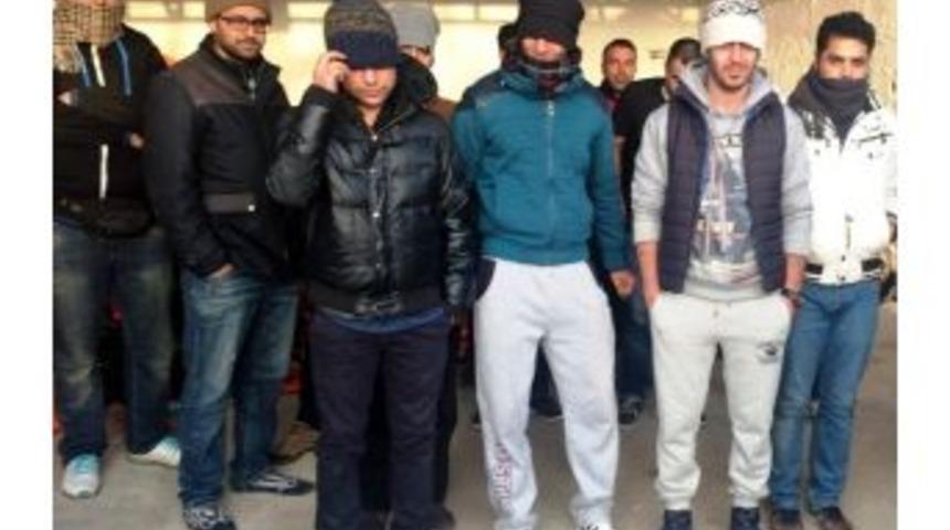 Kuşadası&rsquo;nda 11 G&ouml;&ccedil;men Yakalandı