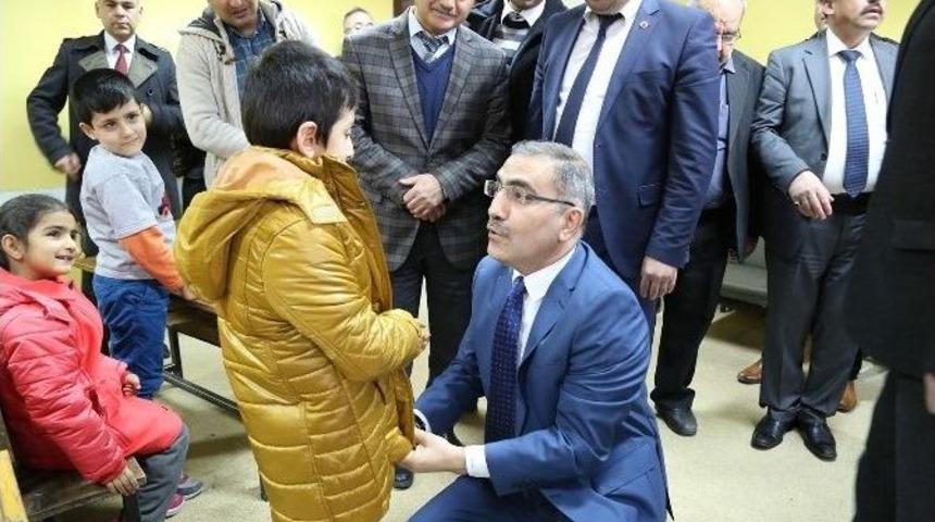 Yüreğir Belediyesi’nden 3 Bin Öğrenciye Kışlık Mont