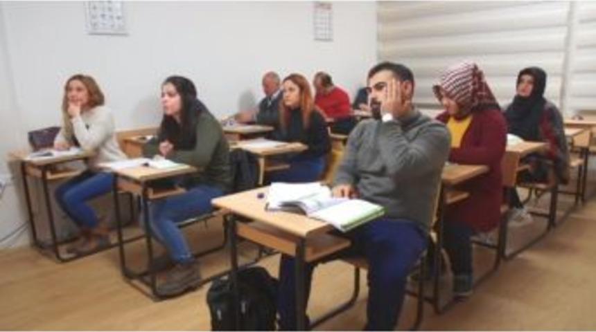 Sd&uuml;&rsquo;de Osmanlıca Eğitimi S&uuml;r&uuml;yor