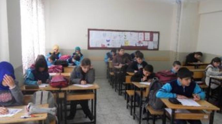 &lsquo;cumhuriyet Okuyor&rsquo; Projesi Kapsamında Kitap Okuma Yarışması Yapıldı