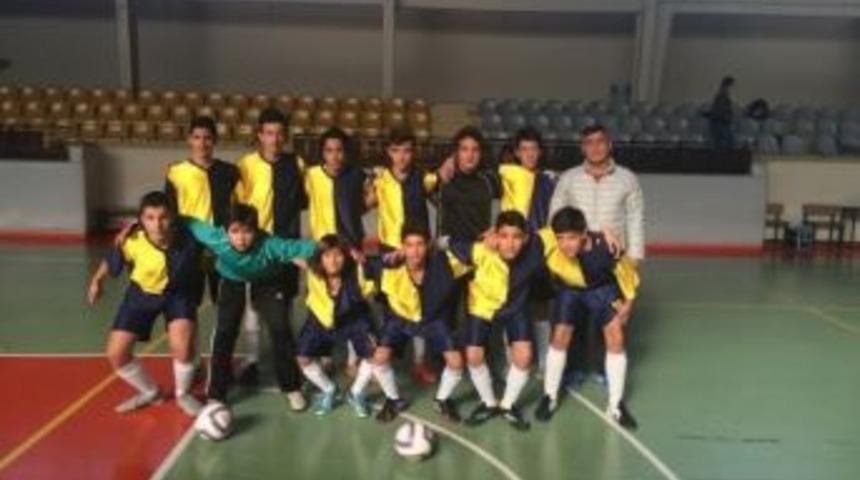 &Ccedil;eşmeli &Ouml;ğrenciler Futsal&rsquo;da Finale Kaldı