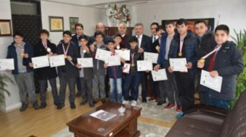 Başarılı &Ouml;ğrencilerden Arslan&rsquo;a Ziyaret