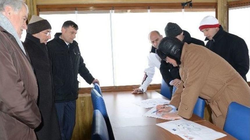 Vali Deniz İle Başkan K&ouml;ksoy, Kar Ve Buz Ş&ouml;leninin Yapılacağı &Ccedil;ıldır G&ouml;l&uuml;nde İncelemelerde Bulundular