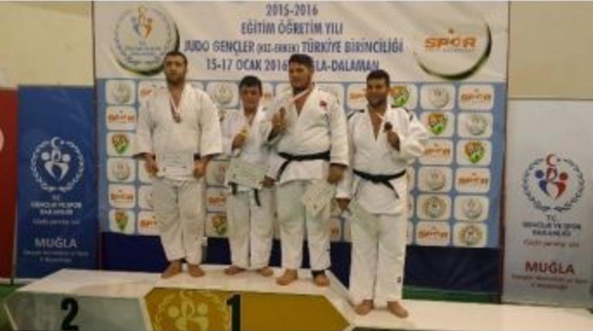 Kağıtsporlu Aydın, T&uuml;rkiye Şampiyonu Oldu