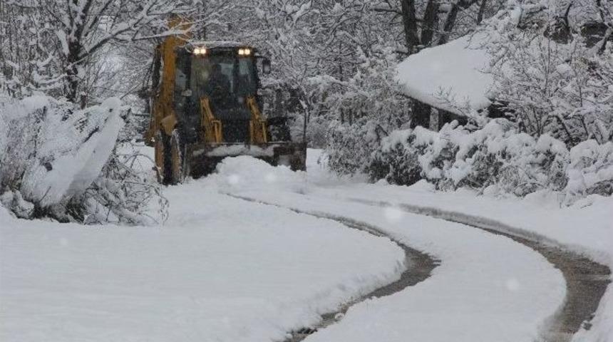 Kavak Belediyesi&rsquo;nden Kar Yağışına Anında M&uuml;dahale