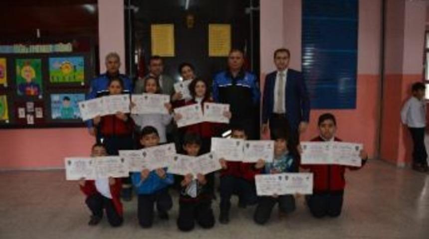 İmkb &Ouml;ğrencileri Belgelerini Aldı