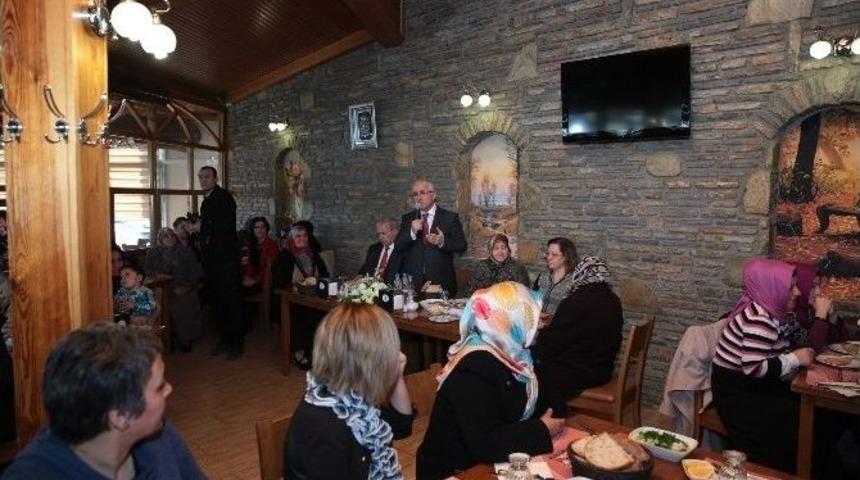 Vali Tuna Ve Eşi Pervin Tuna, Sosyal Dayanışma Yemeğine Katıldı