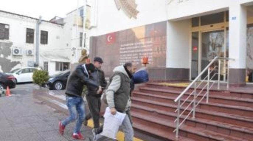 &Ccedil;anakkale&rsquo;deki Silahlı Soygunun Zanlıları Tutuklandı
